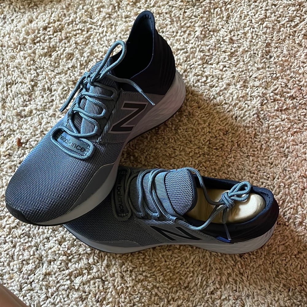 Mens new balance tennis shoes. New. Size 10